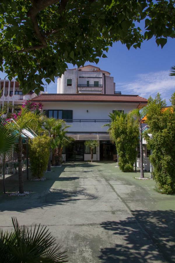 Hotel Atena ชิโรมารีนา ภายนอก รูปภาพ